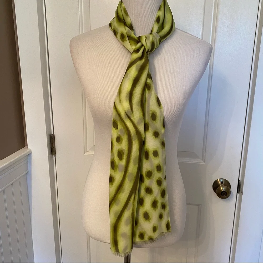 ITALY SCARF GREEN WHITE SILK ABSTRACT PRINT LONG RECTANGLE ACCESSORY